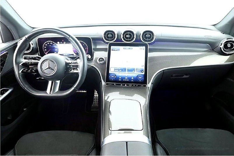 Mercedes-Benz GLC 300 d 4MATIC AMG — Foto 9