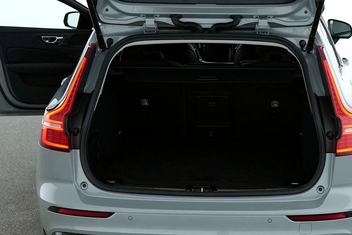 VOLVO V60 Plus Dark T6 AWD — Foto 6