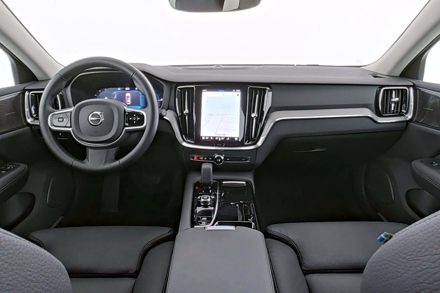 VOLVO V60 Plus Dark T6 AWD — Foto 9