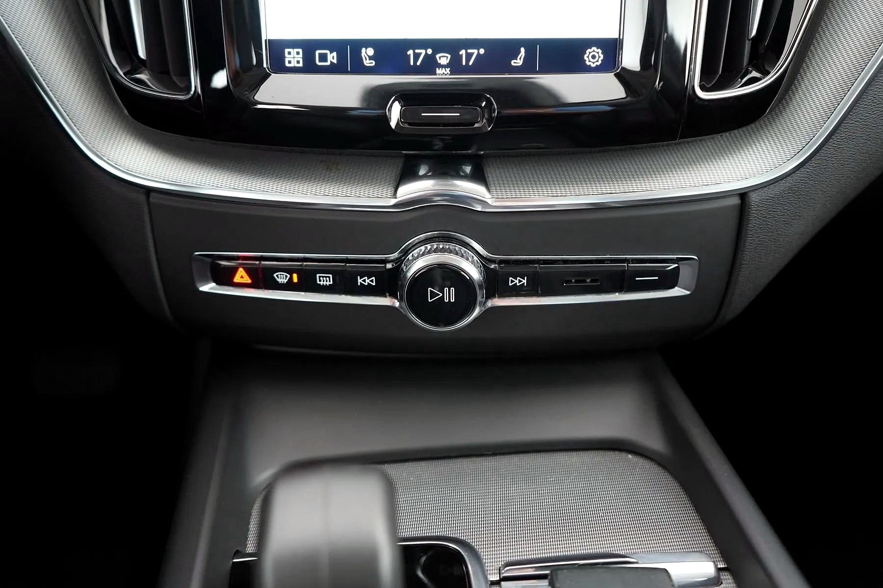 VOLVO XC60 B4 Ultimate — Foto 12